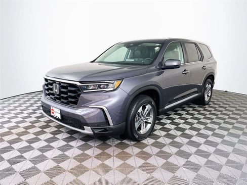 Used 2025 Honda Pilot EX-L image 3