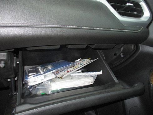 Used 2021 GMC Acadia SLE image 47