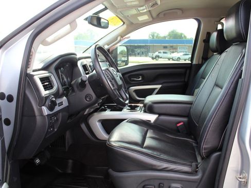 Used 2018 Nissan Titan PRO-4X w/ Pro-4x Convenience Package AWD/4WD image 9