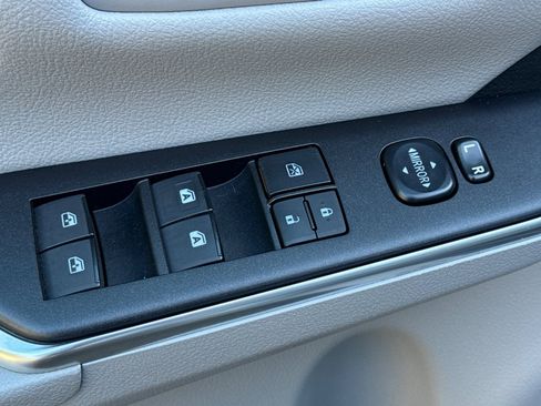 Used 2017 Toyota Camry XLE image 17