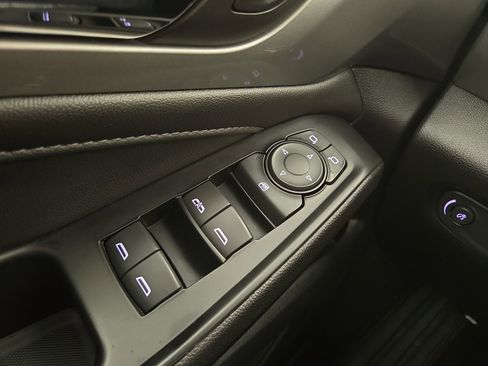 Used 2023 Chevrolet Traverse LT image 31