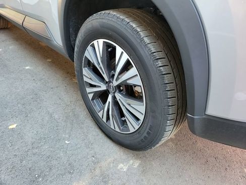 Used 2023 Nissan Rogue SV FWD image 34