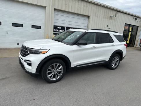Used 2023 Ford Explorer XLT w/ Equipment Group 202A AWD/4WD image 12