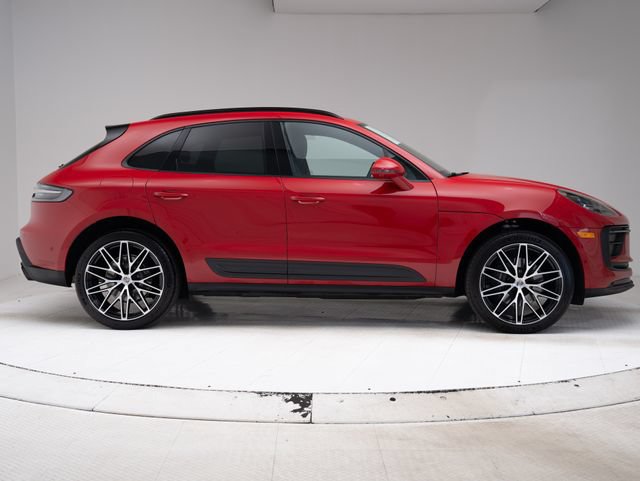 Certified 2026 Porsche Macan AWD/4WD image 32