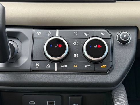 Certified 2022 Land Rover Defender 90 X-Dynamic SE AWD/4WD image 24