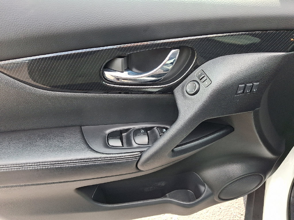 Used 2019 Nissan Rogue SL AWD/4WD image 13