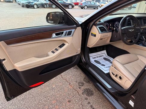 Used 2015 Hyundai Genesis 3.8 w/ Option Group 03 image 10