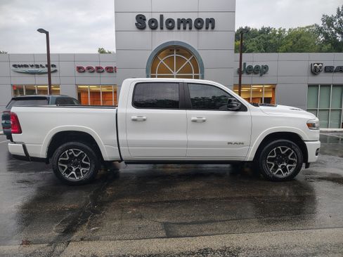Used 2025 RAM 1500 Laramie AWD/4WD image 2