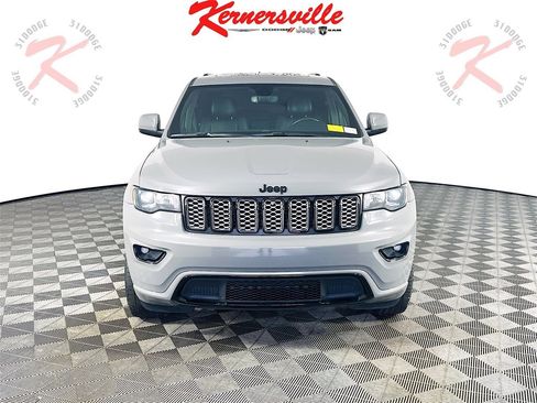 Used 2019 Jeep Grand Cherokee Altitude image 2