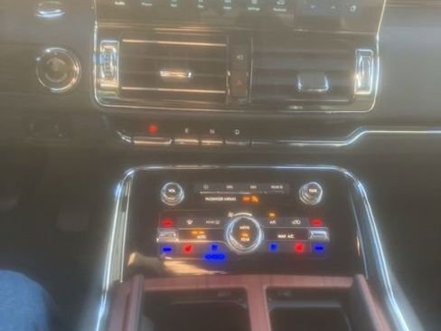 Used 2023 Lincoln Navigator Reserve image 8