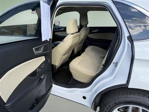 Certified 2023 Ford Edge SEL w/ Convenience Package AWD/4WD image 3