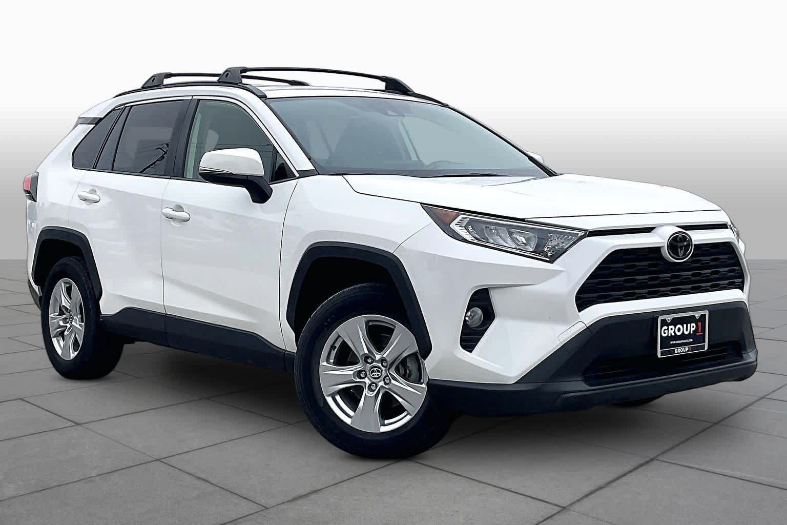 Used 2020 Toyota RAV4 XLE w/ Convenience Package FWD image 3