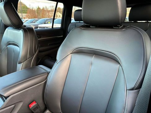 New 2025 Jeep Grand Cherokee Limited image 8