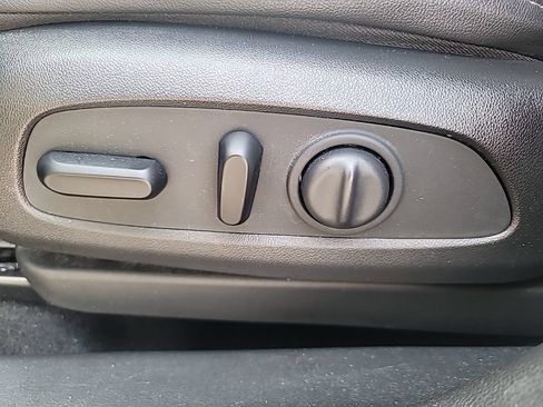 Used 2022 Buick Encore GX Select w/ Sport Touring Package FWD image 9