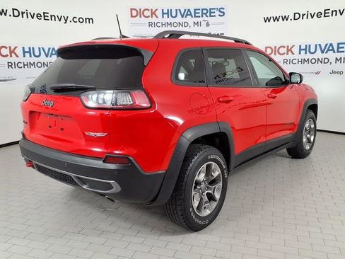 Used 2019 Jeep Cherokee Trailhawk w/ Cold Weather Group AWD/4WD image 4