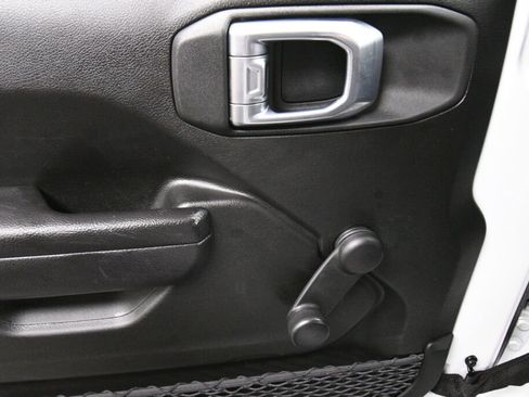 Used 2022 Jeep Wrangler Sport AWD/4WD image 11