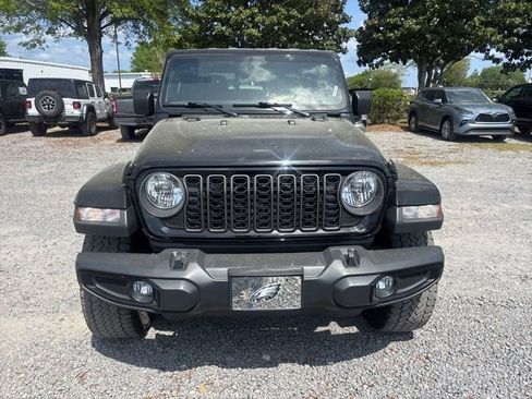 Used 2024 Jeep Gladiator Sport image 2