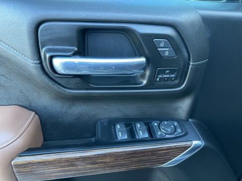 Used 2022 Chevrolet Silverado 1500 High Country w/ Technology Package image 16