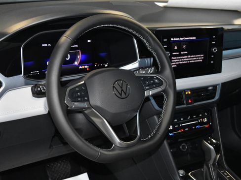 New 2025 Volkswagen Taos SE image 2