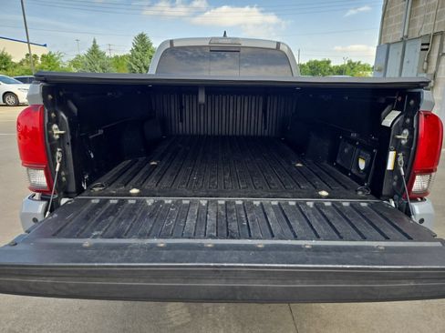 Used 2019 Toyota Tacoma TRD Off-Road w/ Technology Package AWD/4WD image 25