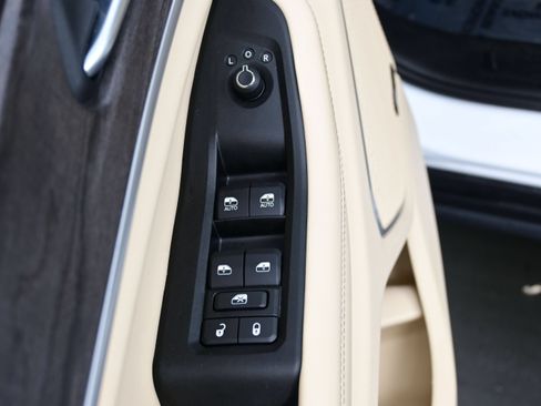 Used 2023 Jeep Grand Cherokee Limited AWD/4WD image 10