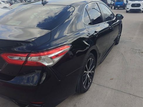 Used 2020 Toyota Camry SE w/ Convenience Package image 4