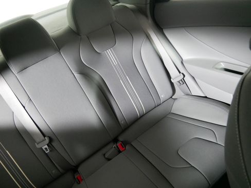 Used 2023 Hyundai Elantra SEL image 14