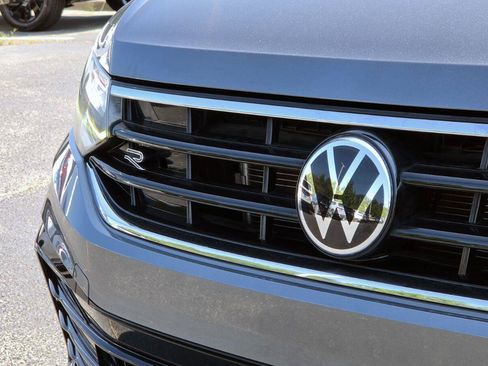 Used 2024 Volkswagen Tiguan SE R-Line FWD image 11