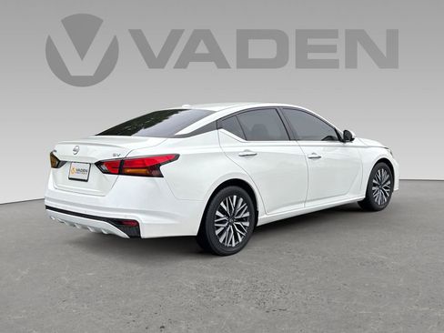 Used 2023 Nissan Altima 2.5 SV FWD image 6