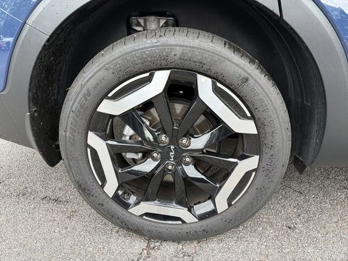 Used 2025 Kia Telluride S FWD image 9