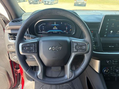 Used 2023 Chevrolet Tahoe Z71 w/ Luxury Package AWD/4WD image 11