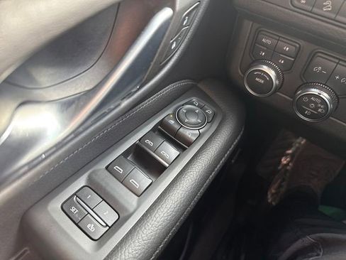 Certified 2022 GMC Yukon Denali image 9