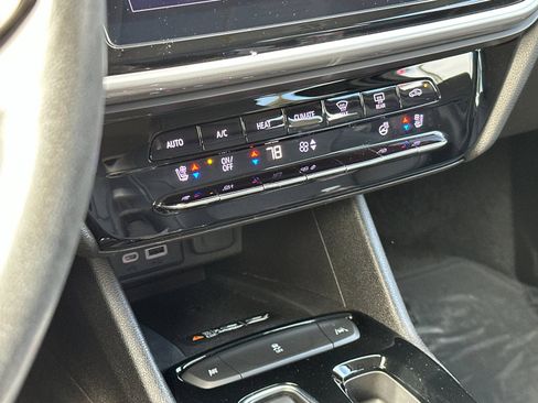 Used 2022 Chevrolet Bolt EUV LT w/ Convenience Package image 20