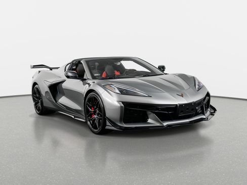 Used 2023 Chevrolet Corvette Z06 w/ Z07 Performance Package RWD image 4