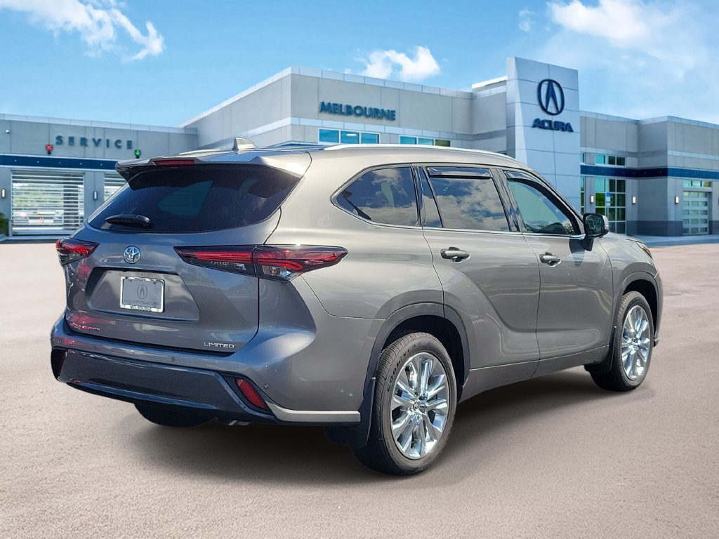 Used 2025 Toyota Highlander Limited FWD image 6
