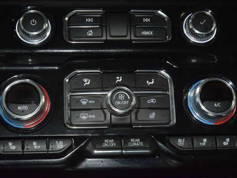 Used 2024 GMC Yukon XL Denali w/ Advanced Technology Package AWD/4WD image 35