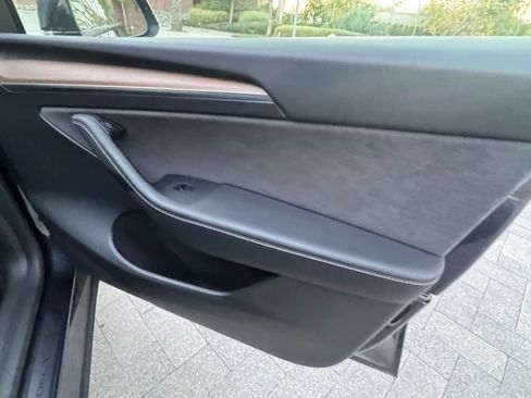 Used 2024 Tesla Model Y Long Range AWD/4WD image 30