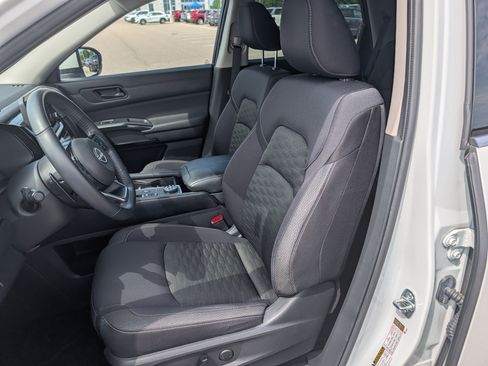 Used 2023 Nissan Pathfinder SV AWD/4WD image 19