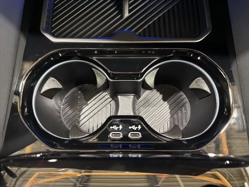 Used 2024 BMW 530i xDrive w/ Premium Package image 38