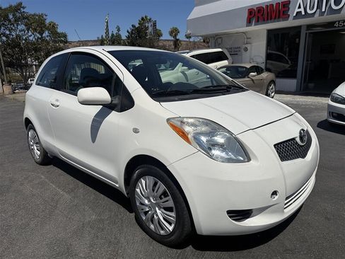 Used 2008 Toyota Yaris 2-Door Hatchback w/ Convenience Pkg FWD image 2