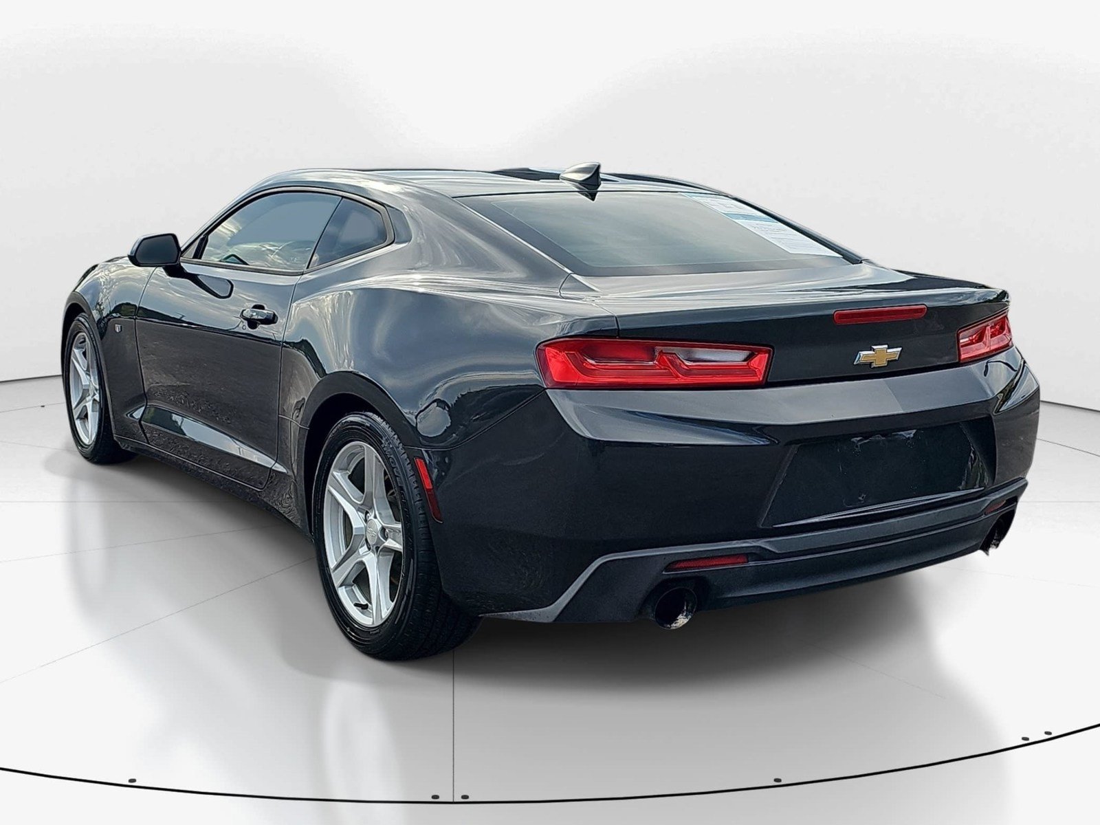 Used 2017 Chevrolet Camaro LT RWD image 6