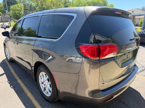 Used 2017 Chrysler Pacifica Touring FWD image 5
