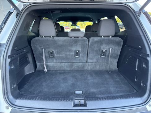 Used 2025 GMC Acadia Elevation image 15