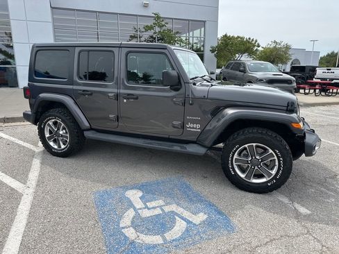Used 2019 Jeep Wrangler Unlimited Sahara AWD/4WD image 36