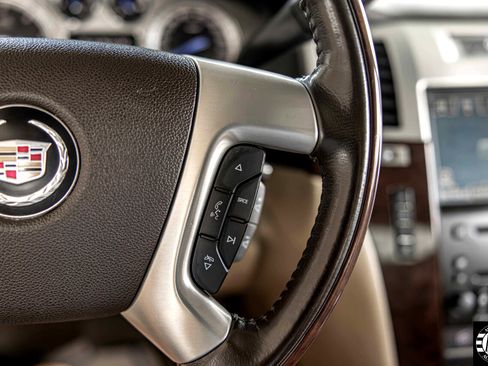 Used 2010 Cadillac Escalade EXT Luxury image 24