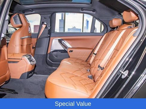 Used 2025 BMW 750e xDrive w/ Premium Package AWD/4WD image 23