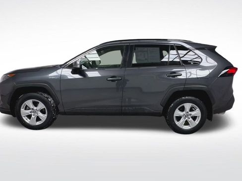 Used 2019 Toyota RAV4 LE w/ Carpet Mat Package image 5