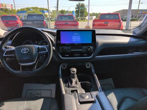 Used 2024 Toyota Grand Highlander AWD Hybrid image 12