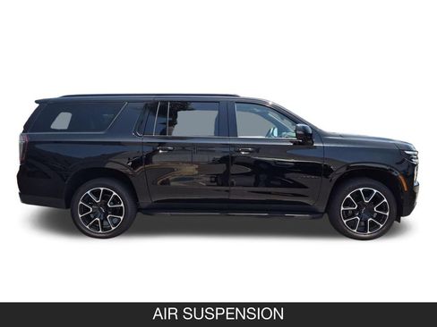 Used 2025 Chevrolet Suburban RST w/ Comfort Package AWD/4WD image 6