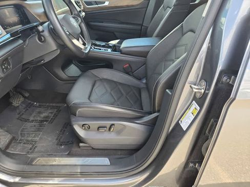 Used 2024 Volkswagen Atlas SE FWD image 18